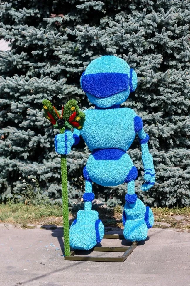 Топиарная фигура Робот мегаполис с бабочкой